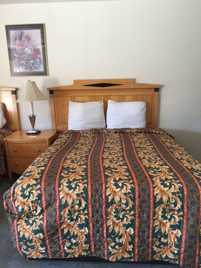 River Valley Inn Нийдълс Екстериор снимка